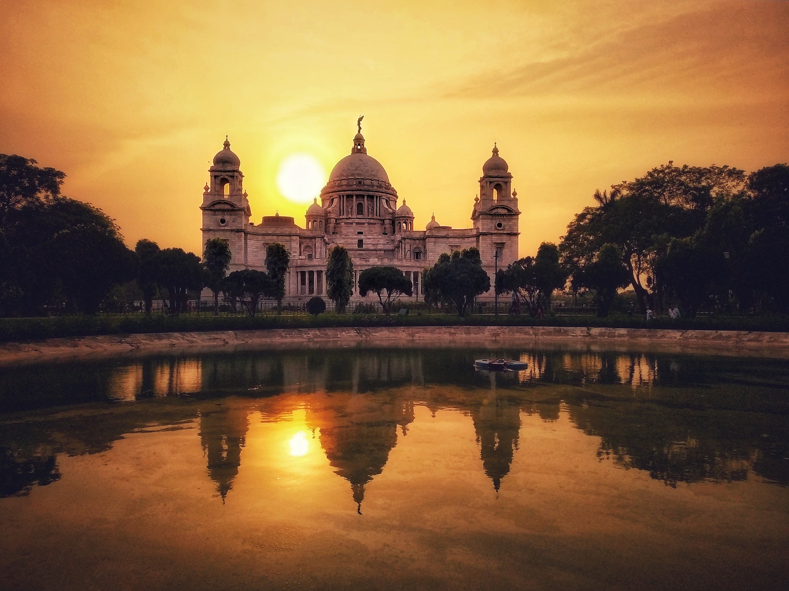 Sunset at the Victoria Memorial in Kolkata, India
